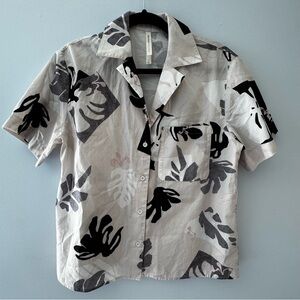 Aritzia The Group Babaton Abstract Leaf Print Button-Up short sleeve Shirt Small